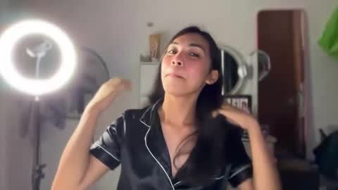 meiluxe online show from April 13, 12:21 pm