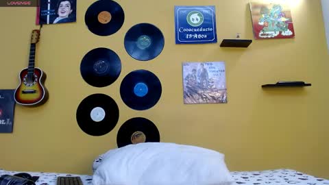 Snapshot of meisevil77 chatting on June 1, 2:35 am MEIS online show from June 1, 2:35 am