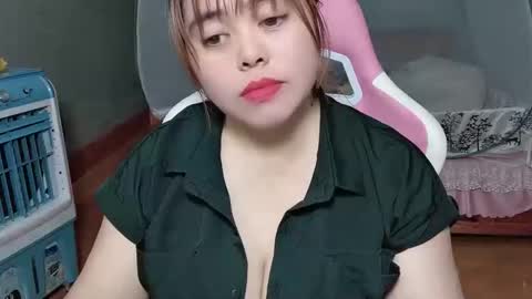 mela7386 online show from April 18, 7:18 pm