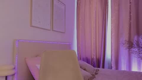Snapshot of melan1e_ chatting on July 16, 2:45 pm mel online show from July 16, 2:45 pm