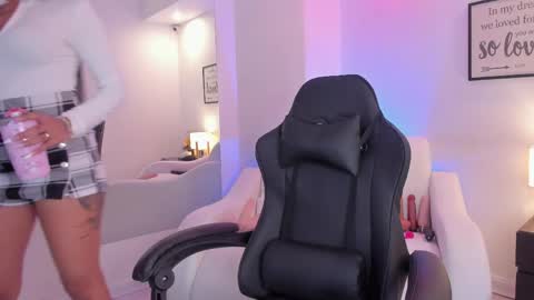 melan_owen online show from April 8, 11:10 am