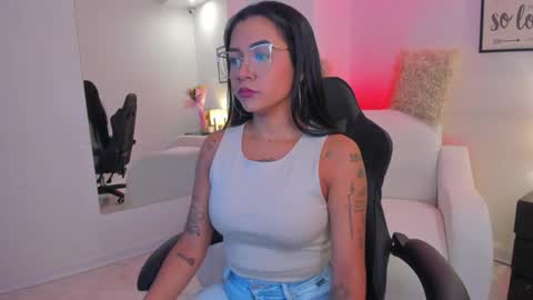 Snapshot of melan_owen chatting on June 5, 11:05 am melan_owen online show from June 5, 11:05 am