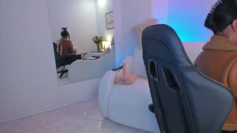 Snapshot of melan_owen chatting on June 7, 11:03 am melan_owen online show from June 7, 11:03 am
