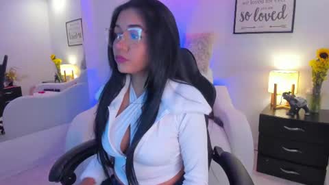 Snapshot of melan_owen chatting on June 28, 11:05 am melan_owen online show from June 28, 11:05 am
