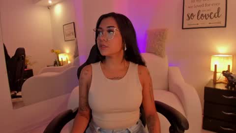 Snapshot of melan_owen chatting on July 5, 11:28 am melan_owen online show from July 5, 11:28 am