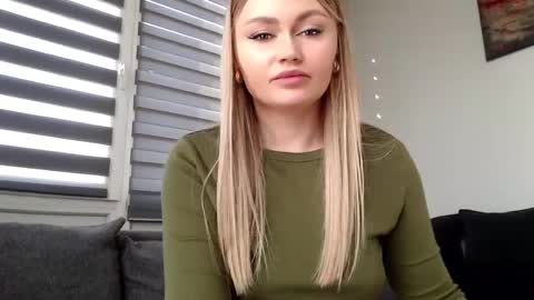 Snapshot of melani_a chatting on February 9, 12:30 pm Melania online show from February 9, 12:30 pm
