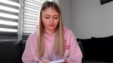 Snapshot of melani_a chatting on February 17, 3:20 pm Melania online show from February 17, 3:20 pm