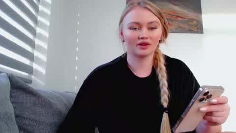 Melania online show from January 19, 12:31 pm