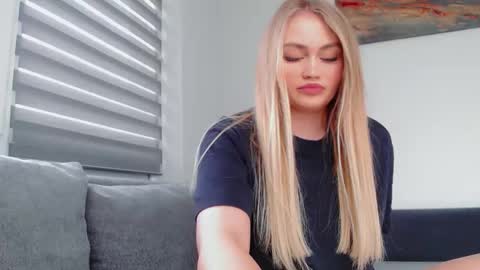 Melania online show from April 25, 10:07 am