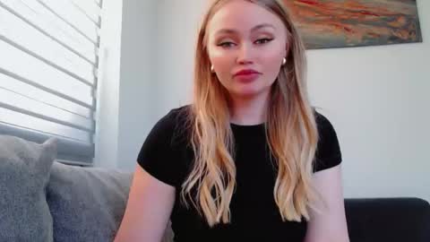 Snapshot of melani_a chatting on May 24, 4:45 pm Melania online show from May 24, 4:45 pm