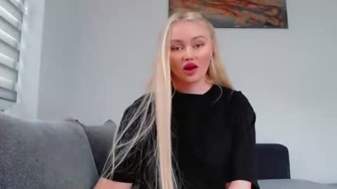 Snapshot of melani_a chatting on July 14, 12:00 pm Melania online show from July 14, 12:00 pm
