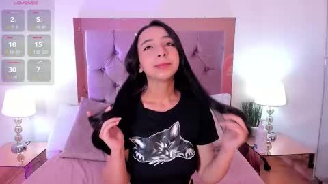 Snapshot of melanie__hills chatting on February 16, 11:39 am Melanie online show from February 16, 11:39 am