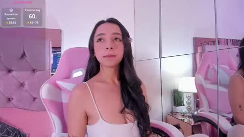 Snapshot of melanie__hills chatting on February 27, 11:32 am Melanie online show from February 27, 11:32 am