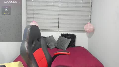 Snapshot of melanie_hh chatting on February 16, 7:15 am Melanie online show from February 16, 7:15 am