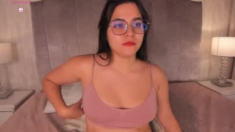 Snapshot of melanie_hillz chatting on May 30, 12:19 am Melanie online show from May 30, 12:19 am