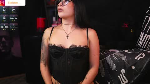 Snapshot of melanie_nyx chatting on May 13, 3:04 am Mel online show from May 13, 3:04 am