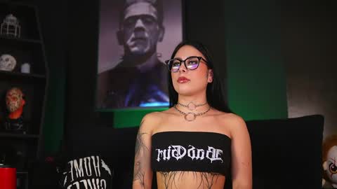 Snapshot of melanie_nyx chatting on June 5, 3:02 am Mel online show from June 5, 3:02 am