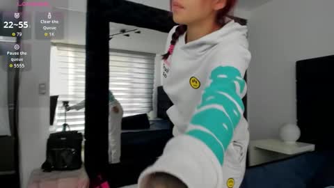 Melanie roux  online show from February 4, 12:22 pm