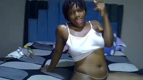Snapshot of melanin_moon chatting on June 28, 12:27 am Moon online show from June 28, 12:27 am