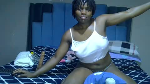 Snapshot of melanin_moon chatting on July 7, 3:09 am Moon online show from July 7, 3:09 am