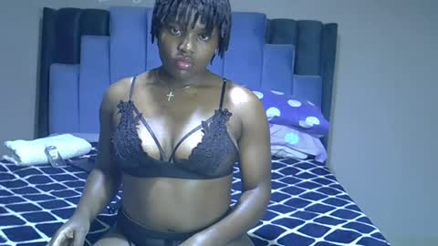 Snapshot of melanin_moon chatting on July 13, 7:49 pm Moon online show from July 13, 7:49 pm