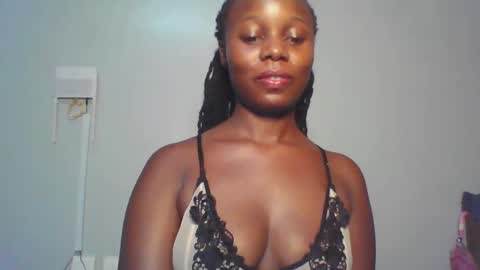Snapshot of melanin_sassy96 chatting on December 4, 3:48 am bad lil shawry online show from December 4, 3:48 am