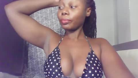 Snapshot of melanin_sassy96 chatting on December 5, 3:15 am bad lil shawry online show from December 5, 3:15 am