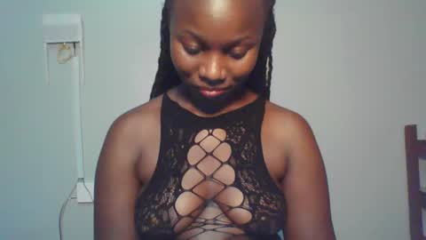 Snapshot of melanin_sassy96 chatting on December 6, 5:11 pm bad lil shawry online show from December 6, 5:11 pm