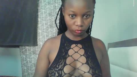 Snapshot of melanin_sassy96 chatting on December 8, 1:13 am bad lil shawry online show from December 8, 1:13 am