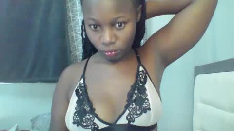 Snapshot of melanin_sassy96 chatting on December 9, 12:08 pm bad lil shawry online show from December 9, 12:08 pm
