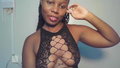 Snapshot of melanin_sassy96 chatting on December 10, 3:01 pm bad lil shawry online show from December 10, 3:01 pm