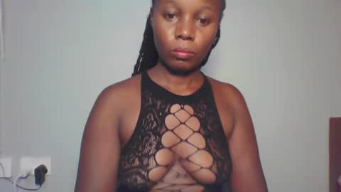 Snapshot of melanin_sassy96 chatting on December 10, 6:06 pm bad lil shawry online show from December 10, 6:06 pm