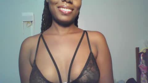 Snapshot of melanin_sassy96 chatting on December 11, 1:17 pm bad lil shawry online show from December 11, 1:17 pm