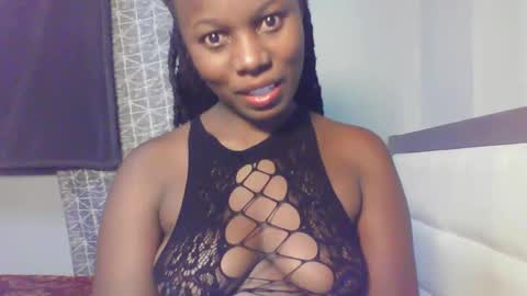 Snapshot of melanin_sassy96 chatting on December 12, 9:04 pm bad lil shawry online show from December 12, 9:04 pm