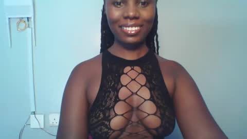 Snapshot of melanin_sassy96 chatting on December 13, 10:41 am bad lil shawry online show from December 13, 10:41 am
