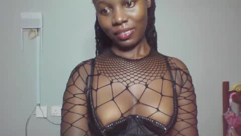 Snapshot of melanin_sassy96 chatting on December 14, 3:25 pm bad lil shawry online show from December 14, 3:25 pm