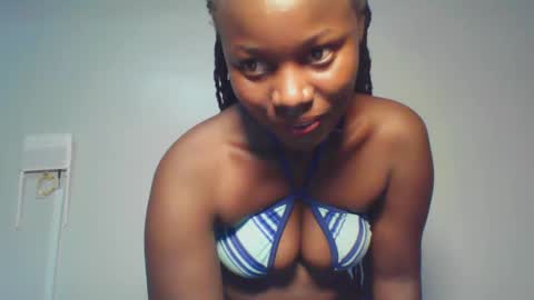 Snapshot of melanin_sassy96 chatting on December 16, 3:43 pm bad lil shawry online show from December 16, 3:43 pm