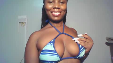 Snapshot of melanin_sassy96 chatting on December 17, 2:12 am bad lil shawry online show from December 17, 2:12 am