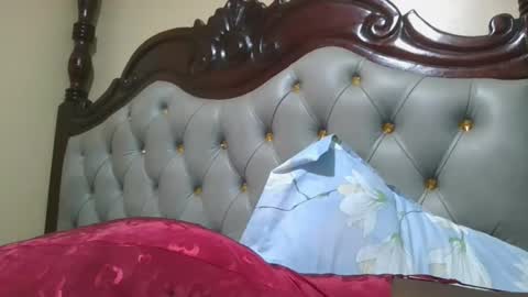 Snapshot of melaninblue chatting on March 1, 12:40 pm melaninblue online show from March 1, 12:40 pm