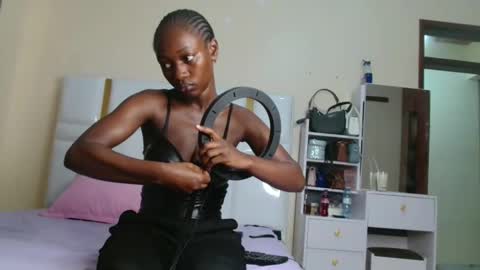 Snapshot of melaninqueen02 chatting on June 8, 1:55 pm ann online show from June 8, 1:55 pm