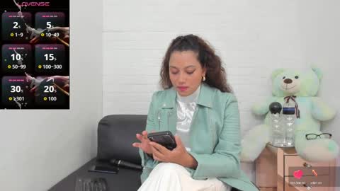Snapshot of melannie_roses chatting on April 19, 8:55 pm melannie roses online show from April 19, 8:55 pm