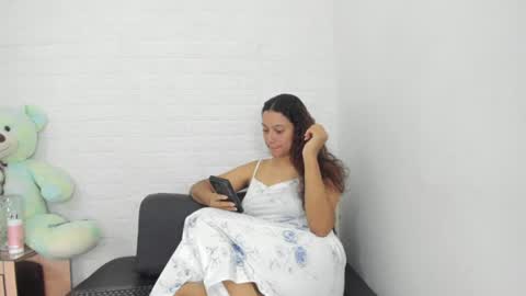 Snapshot of melannie_roses chatting on July 9, 7:18 pm melannie roses online show from July 9, 7:18 pm