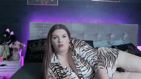 melanniebrown online show from December 8, 3:32 am