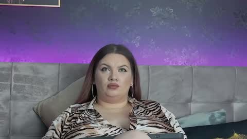 melanniebrown online show from December 8, 6:33 am