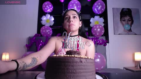 melanny_petite online show from April 18, 3:05 pm