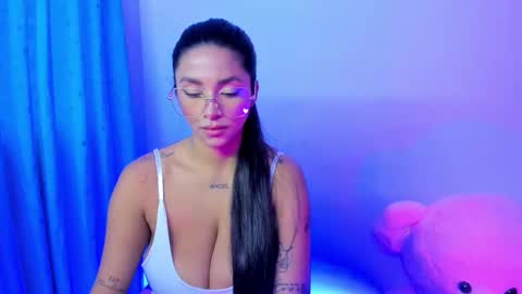 Melanny online show from October 7, 7:00 pm