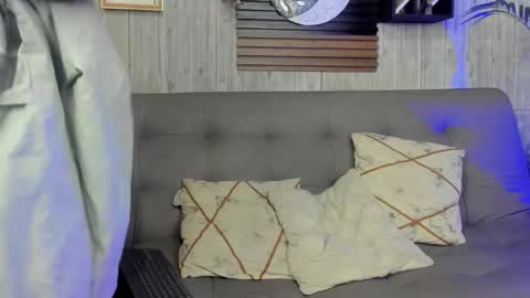 Snapshot of melany_27 chatting on November 4, 1:43 pm Melany online show from November 4, 1:43 pm