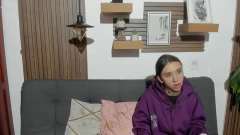 Snapshot of melany_27 chatting on February 28, 11:00 am Melany online show from February 28, 11:00 am