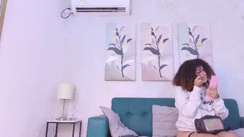Snapshot of melany_guzman chatting on June 10, 12:04 pm Melany online show from June 10, 12:04 pm