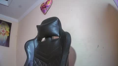 melany online show from April 12, 3:33 am